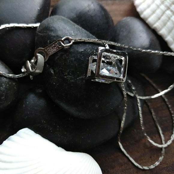 ✨Dainty Magic Cube Rhinestone necklace 18k GP - Picture 5 of 6